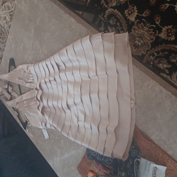 - Woman's dresses - Picture 3 of 4